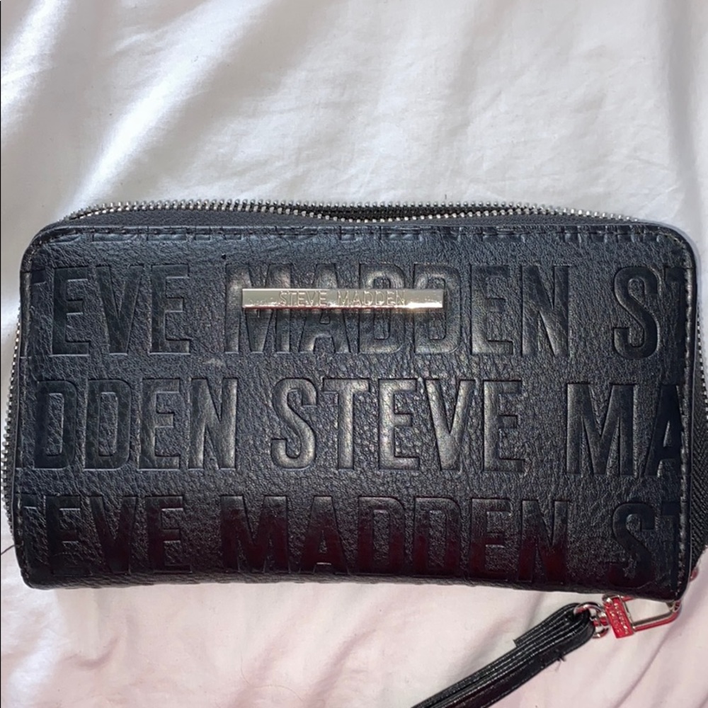 Steve Madden wallet w/ wrist attachment